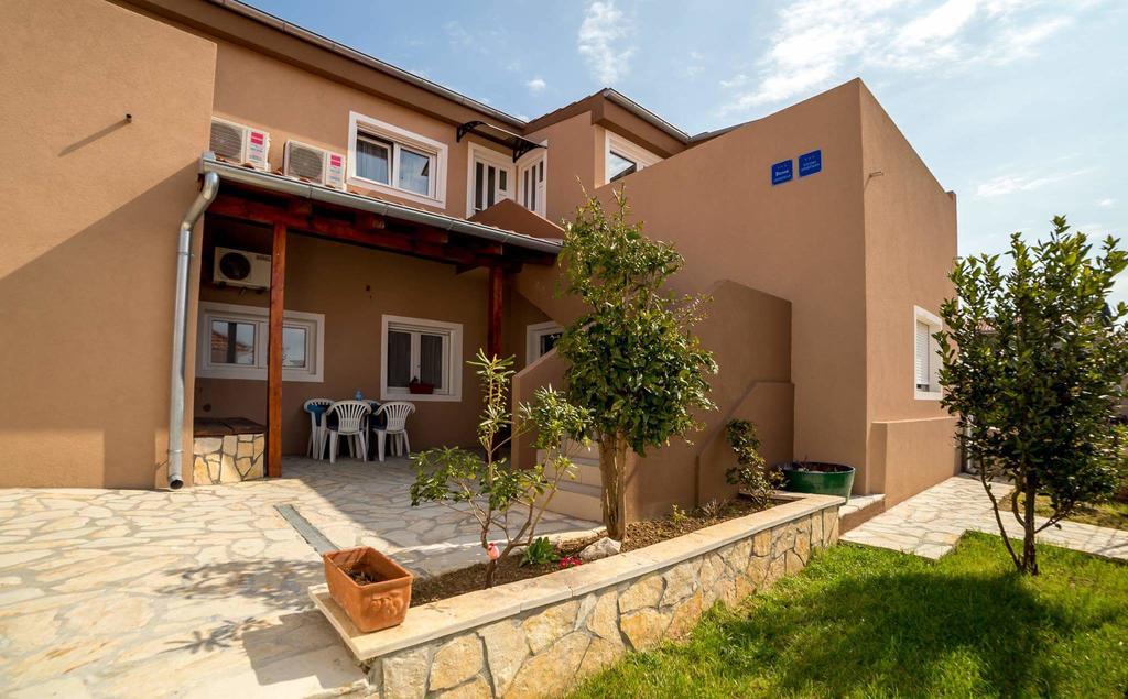 Apartments Zara Петрчане Екстер'єр фото
